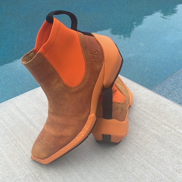 HOST PICK 💥John Fluevog Orange 🍊 Chelsea Leather Sneaker Ankle Boot Size 10 - Picture 7 of 15